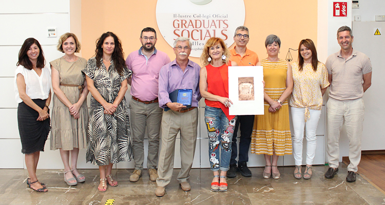 Entrega al Colegiado emérito, Franscisco Albertí, la placa del Colegio de Graduados Sociales de Baleares por su dedicación y entrega con el colectivo 